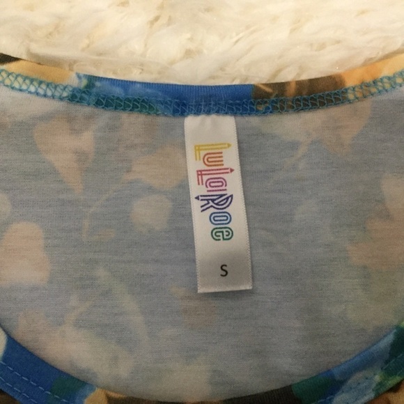 LuLaRoe Size Small Top - Picture 6 of 7